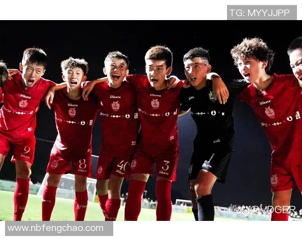 足球星光璀璨汇聚之夜精彩瞬间回顾与传奇故事分享